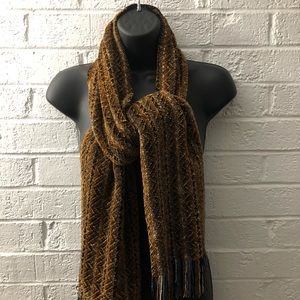 The Dunlap Weavers Super soft scarf with fringe